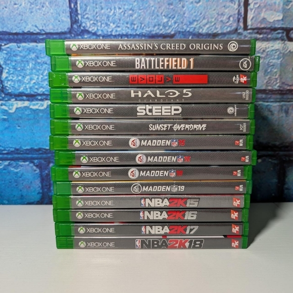 Lot of 14 Various Microsoft Xbox One Videogames - Madden Halo Assassin's Creed
